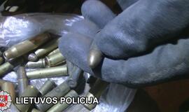 15 metų bausmė nepadėjo - rasti ginklai ir sprogmenys