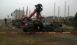 Pagrobė mašiną, palindo po vilkiku ir žuvo