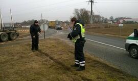Pagrobė mašiną, palindo po vilkiku ir žuvo