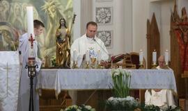 Ruandos kunigas Hermanas Šulcas Klaipėdos Marijos Taikos Karalienės bažnyčioje