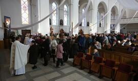 Ruandos kunigas Hermanas Šulcas Klaipėdos Marijos Taikos Karalienės bažnyčioje