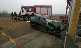 Pagrobė mašiną, palindo po vilkiku ir žuvo