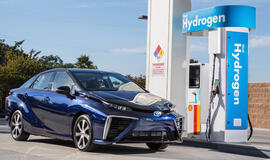 "Toyota" dalyvauja automobiliams skirto vandenilio gamybos projekte