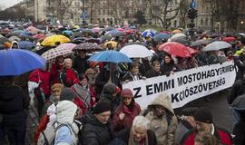 Tūkstančiai žmonių Budapešte protestavo prieš vyriausybės švietimo politiką