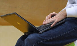 Vis daugiau žmonių skundžiasi dėl informacijos internete