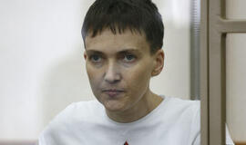 Vokietija reikalauja nedelsiant paleisti Ukrainos pilotę Nadją Savčenko