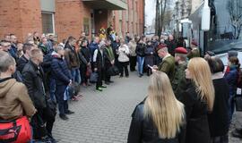 Tarnybą pradeda pirmieji šauktiniai