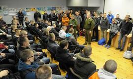 Tarnybą pradeda pirmieji šauktiniai