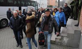 Tarnybą pradeda pirmieji šauktiniai