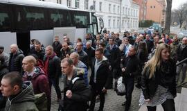 Tarnybą pradeda pirmieji šauktiniai