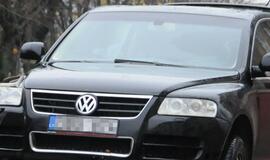 Vagys nusitaikė į "VW Touareg" žibintus