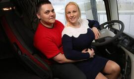 Vairuoti vilkiko - su aukštakulniais ir katinu