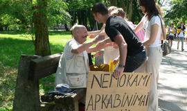 Birželio 1-ąją klaipėdiečius kvies apsikabinti