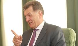 Premjeras: mėsa turėtų pigti tiek, kiek mažinamas PVM