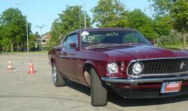 Nida grožėsis senoviniais automobiliais