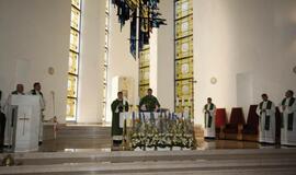 Vyskupas pašventino unikalų vitražą