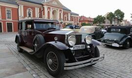Teatro aikštę papuošė ispanų automobilių paroda