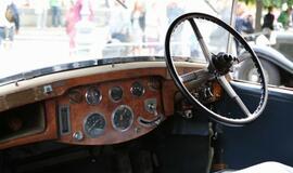 Teatro aikštę papuošė ispanų automobilių paroda