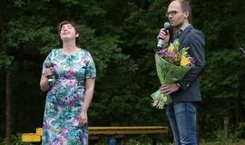 Žaismingai atidaryta stovykla vaikams su negalia