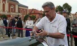 Teatro aikštę papuošė ispanų automobilių paroda