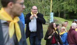 Žaismingai atidaryta stovykla vaikams su negalia