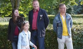 Žaismingai atidaryta stovykla vaikams su negalia