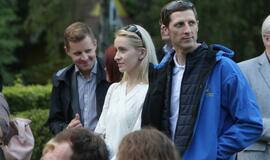 Žaismingai atidaryta stovykla vaikams su negalia