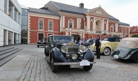 Teatro aikštę papuošė ispanų automobilių paroda
