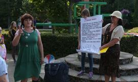 Žaismingai atidaryta stovykla vaikams su negalia