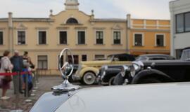 Teatro aikštę papuošė ispanų automobilių paroda