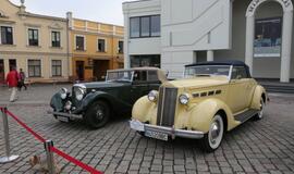 Teatro aikštę papuošė ispanų automobilių paroda