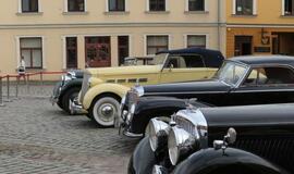 Teatro aikštę papuošė ispanų automobilių paroda