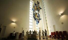 Vyskupas pašventino unikalų vitražą