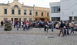 Teatro aikštę papuošė ispanų automobilių paroda