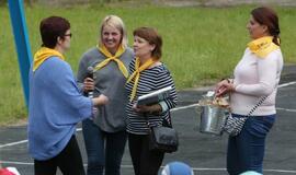 Žaismingai atidaryta stovykla vaikams su negalia