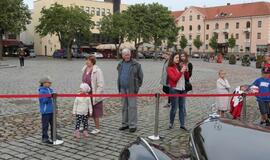 Teatro aikštę papuošė ispanų automobilių paroda