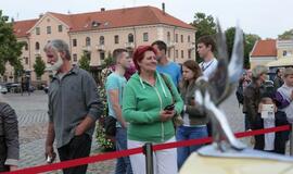 Teatro aikštę papuošė ispanų automobilių paroda