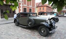 Teatro aikštę papuošė ispanų automobilių paroda