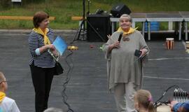 Žaismingai atidaryta stovykla vaikams su negalia