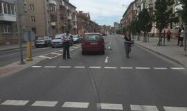 Nepavyko paspirtuku saugiai kirsti gatvės