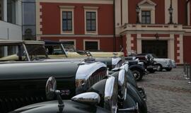 Teatro aikštę papuošė ispanų automobilių paroda