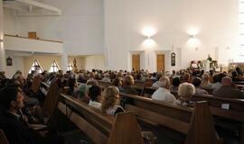 Vyskupas pašventino unikalų vitražą