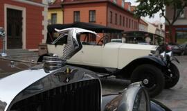 Teatro aikštę papuošė ispanų automobilių paroda