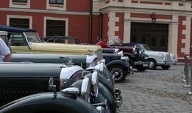 Teatro aikštę papuošė ispanų automobilių paroda