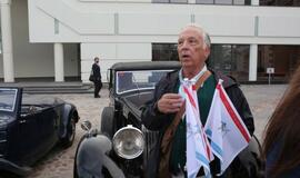 Teatro aikštę papuošė ispanų automobilių paroda