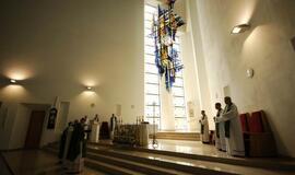 Vyskupas pašventino unikalų vitražą