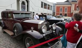 Teatro aikštę papuošė ispanų automobilių paroda