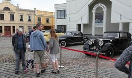 Teatro aikštę papuošė ispanų automobilių paroda