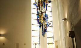 Vyskupas pašventino unikalų vitražą