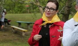 Žaismingai atidaryta stovykla vaikams su negalia